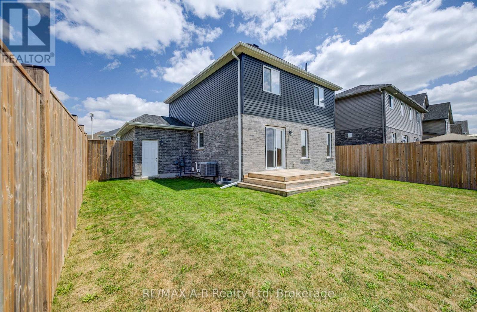 122 HALLIDAY DRIVE - 27