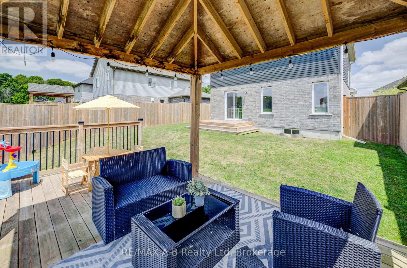 122 HALLIDAY DRIVE - 32