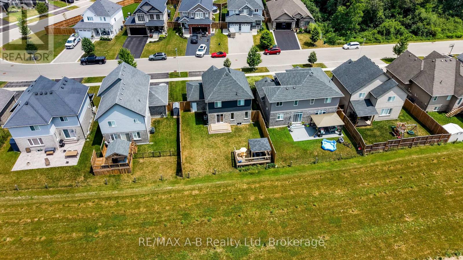 122 HALLIDAY DRIVE - 41