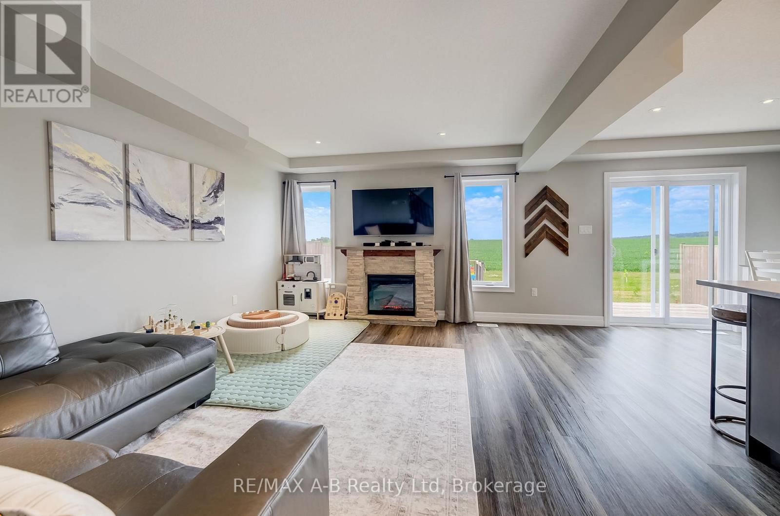 122 HALLIDAY DRIVE - 7