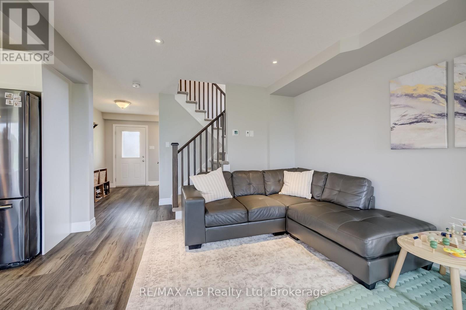 122 HALLIDAY DRIVE - 8