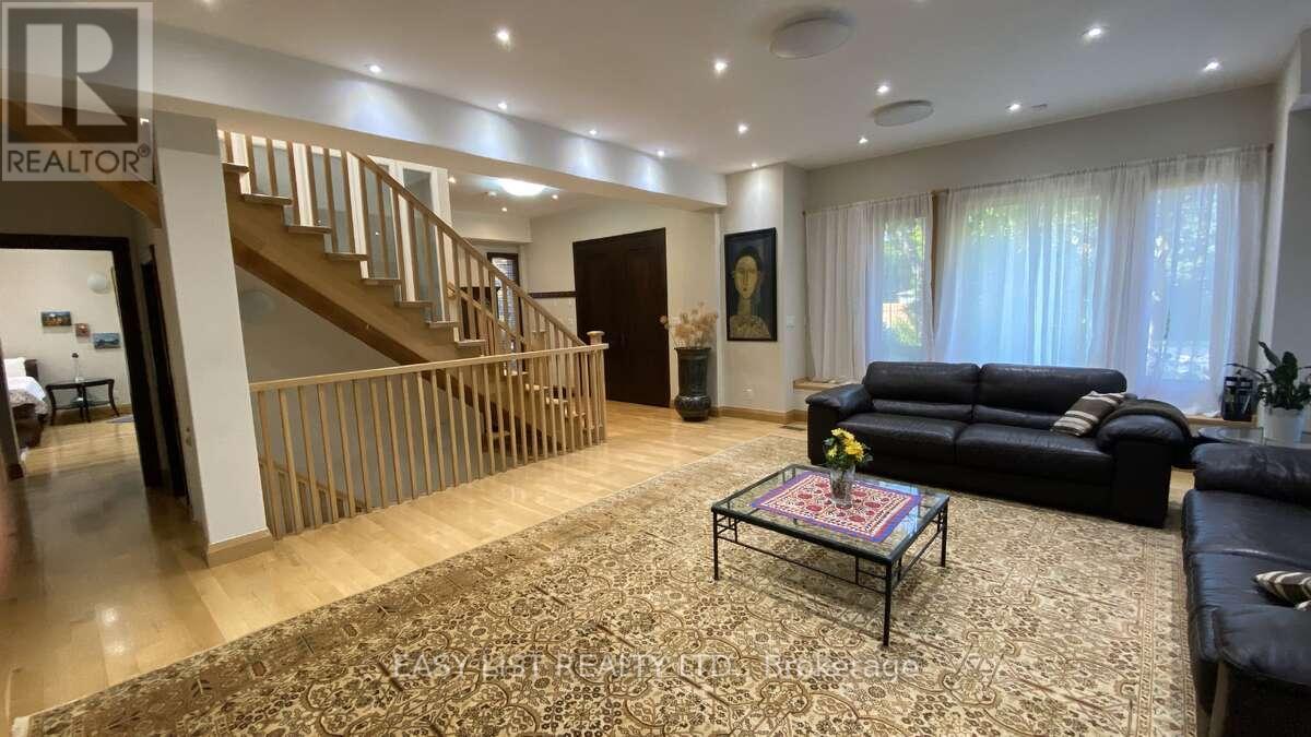 98 BURBANK DRIVE - 12