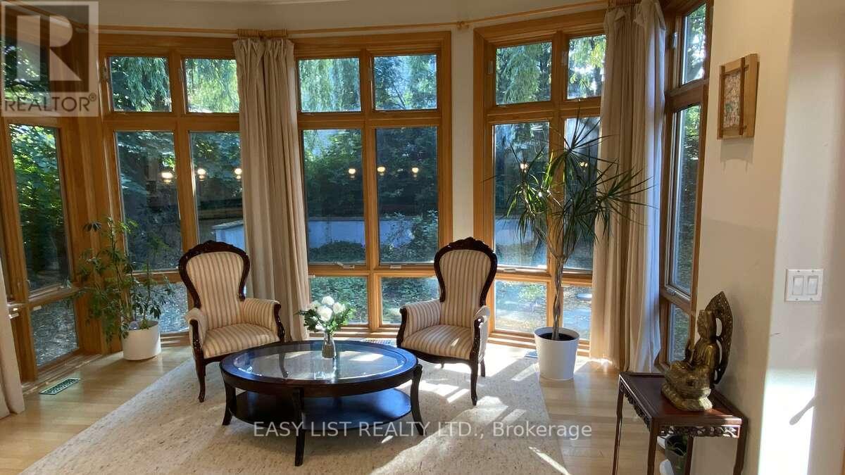 98 BURBANK DRIVE - 18