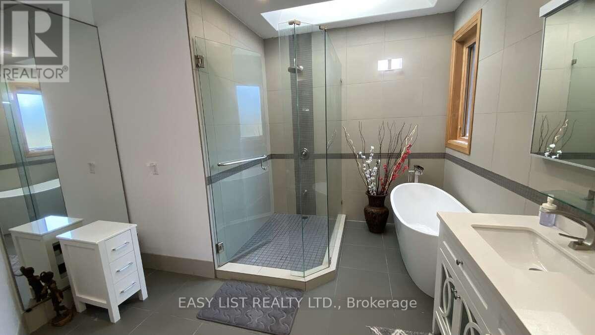 98 BURBANK DRIVE - 31