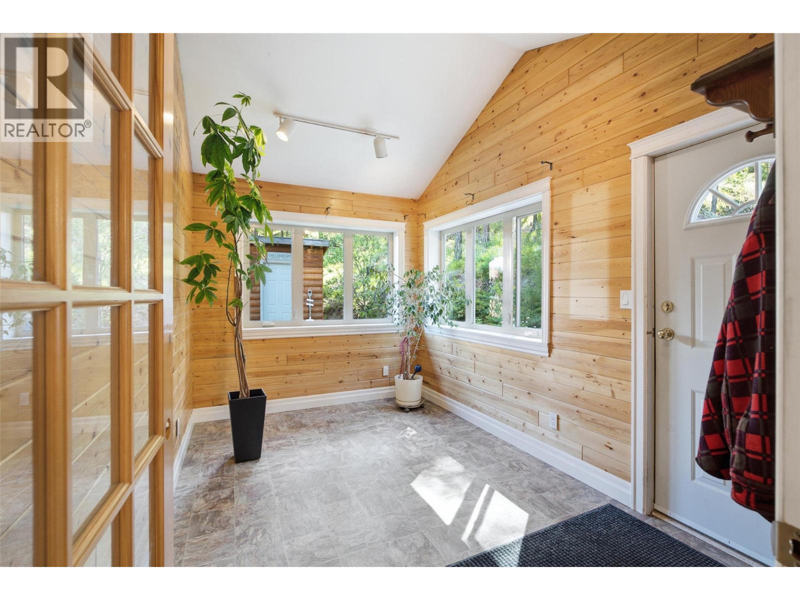 4492 Iron Mountain Road, Merritt