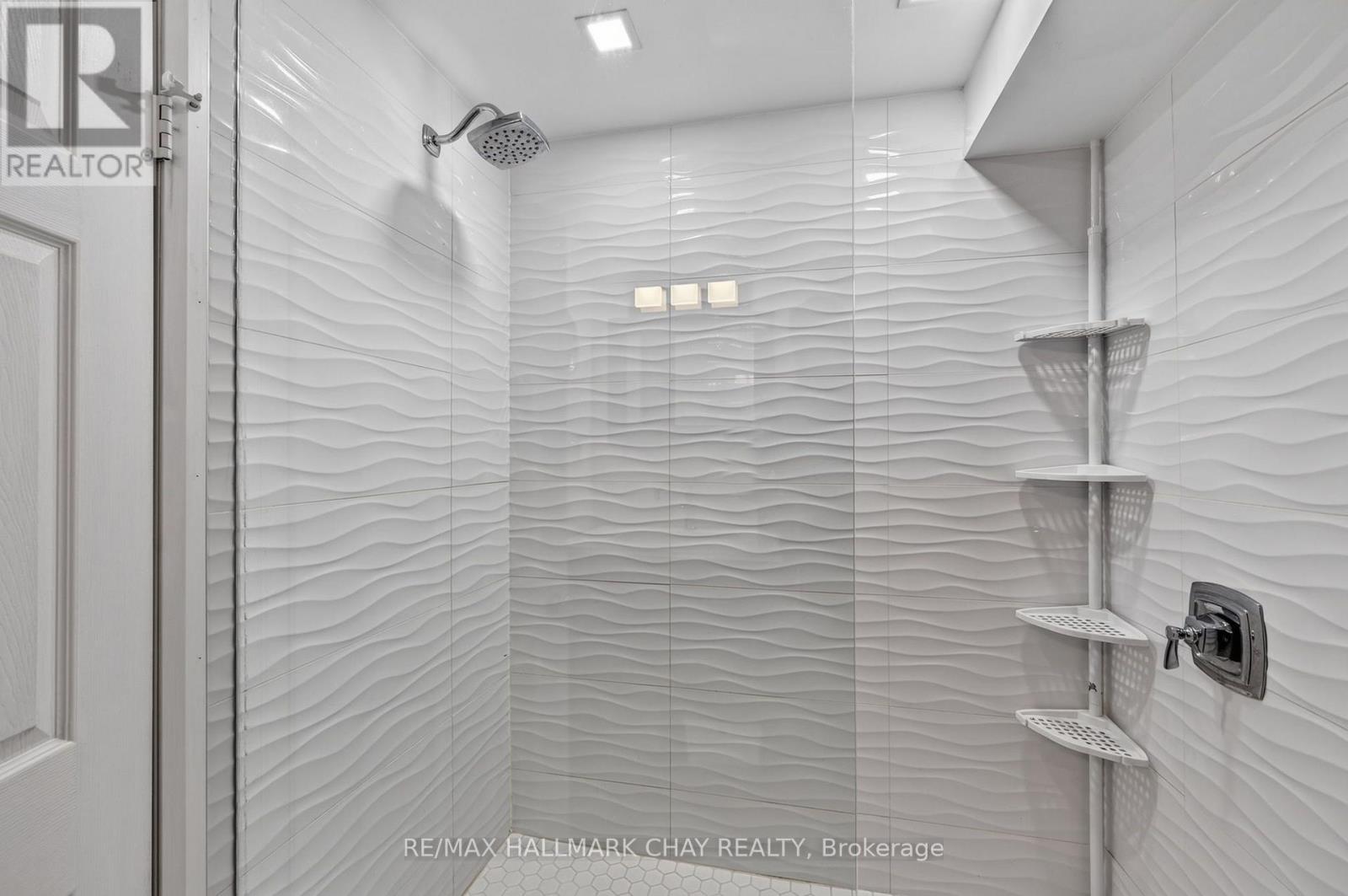 9 MELROSE AVENUE - Image 23