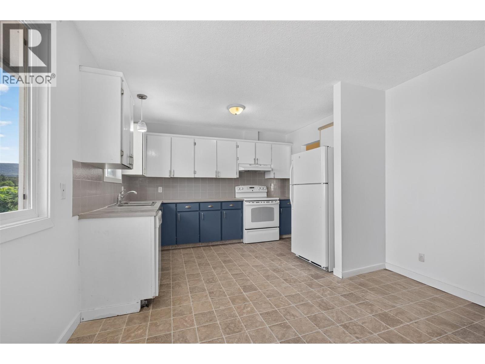  643 Hollydell Road, Kelowna