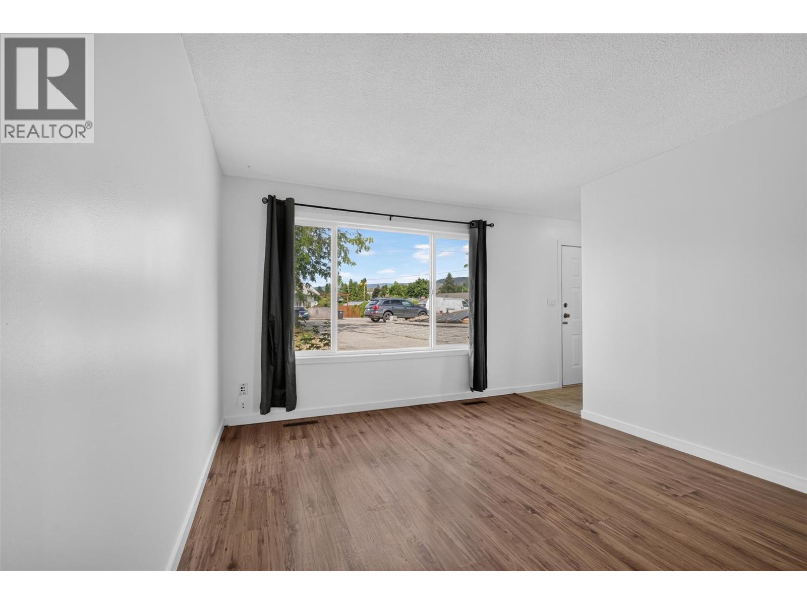  643 Hollydell Road, Kelowna