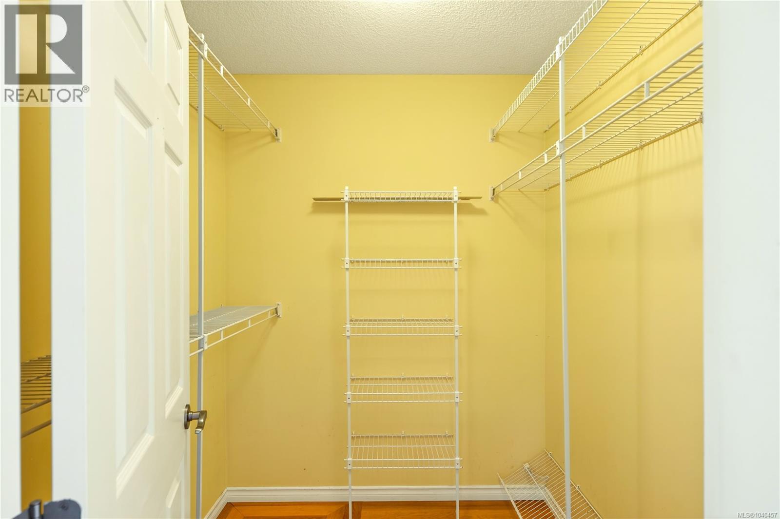 3983 Valewood Dr - Image 37