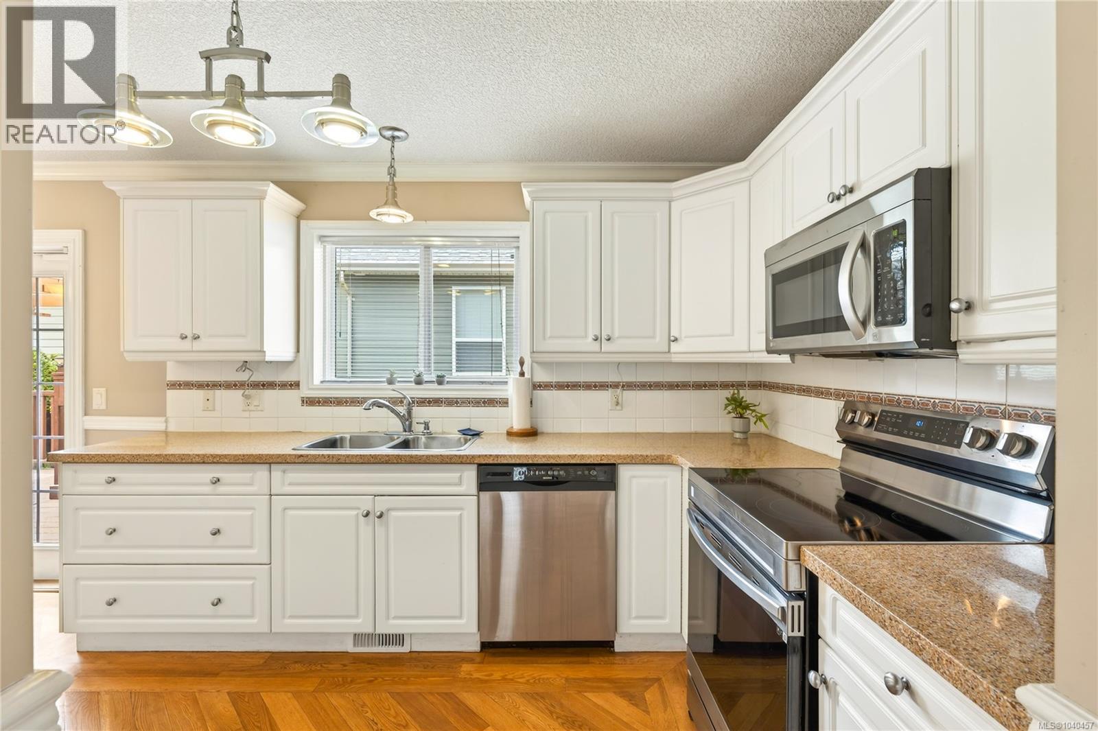 3983 Valewood Dr - Image 4