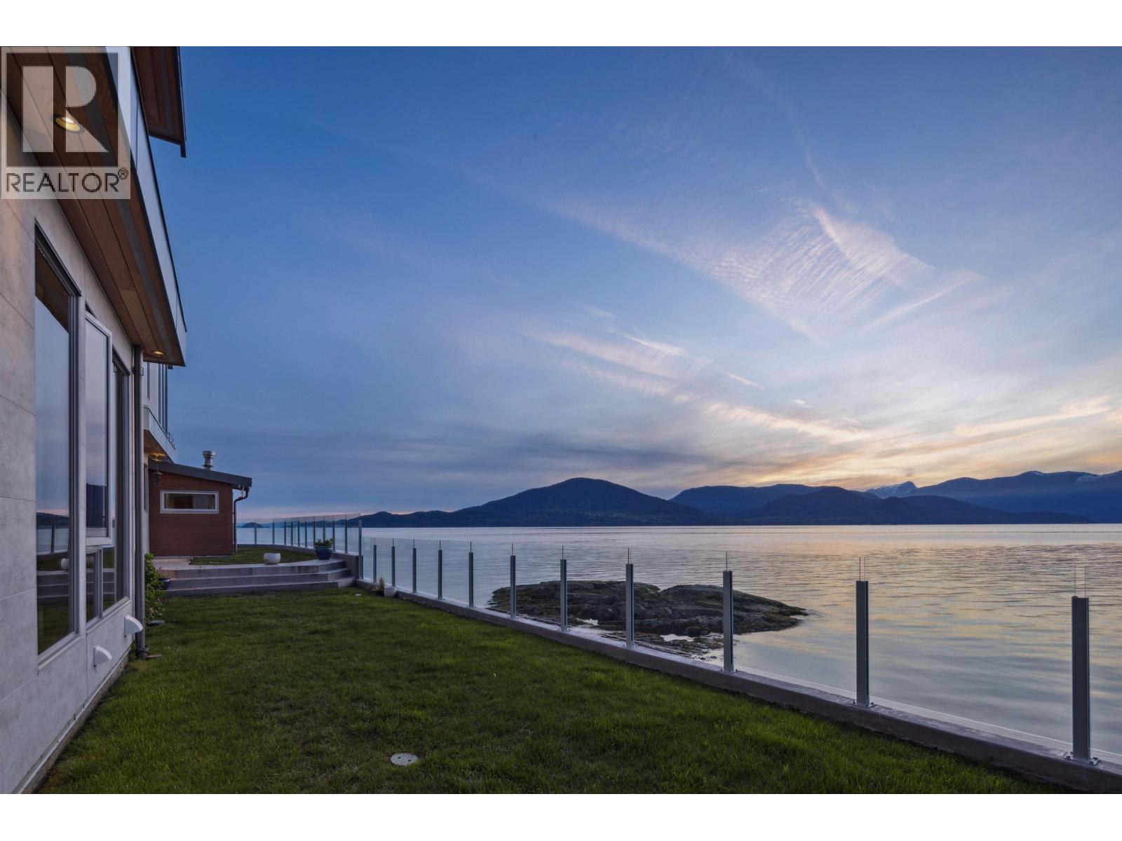 15 BRUNSWICK BEACH ROAD, Lions Bay