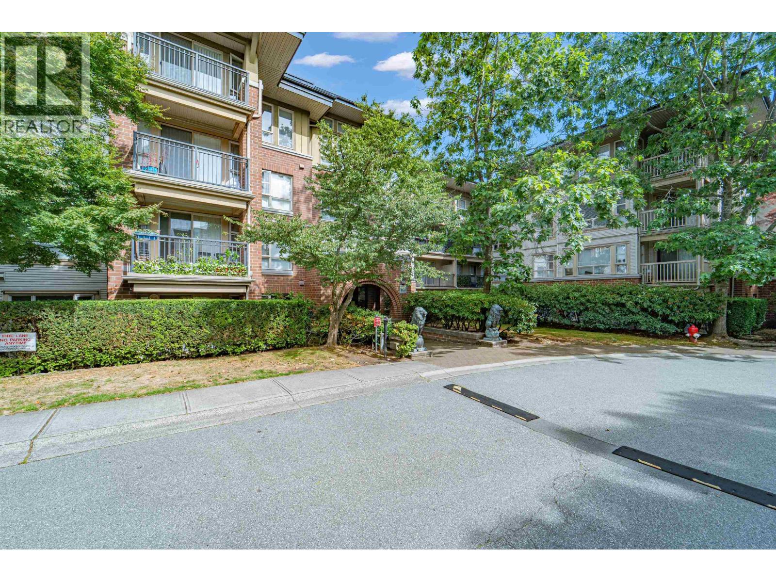3 Bed, 2 Bath House for Sale in Richmond – 1104 5133 GARDEN CITY ROAD, Richmond – MLS# R3147778 - Image 2