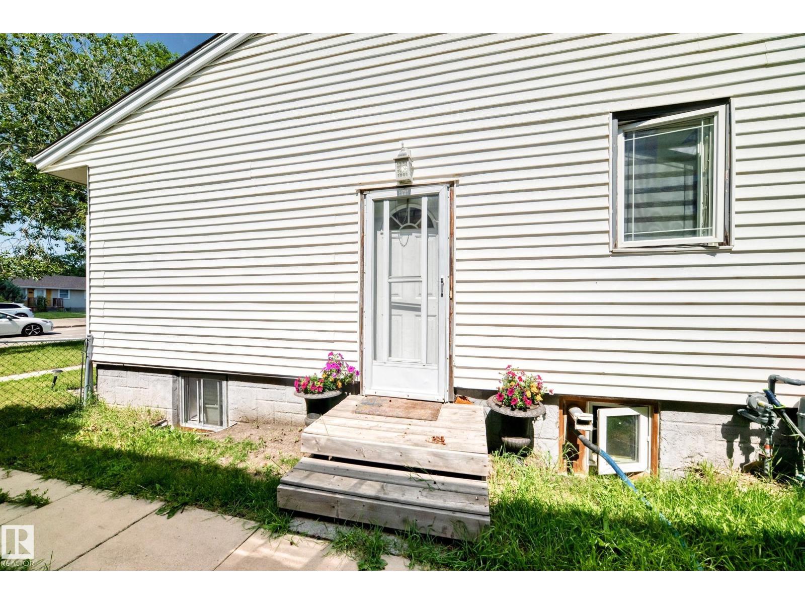 9911 163 ST NW - 37