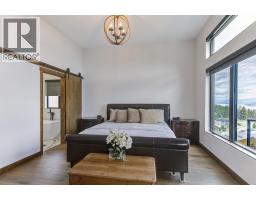 6121 Seymoure Lane, Peachland, BC V0H1X4 Photo 35