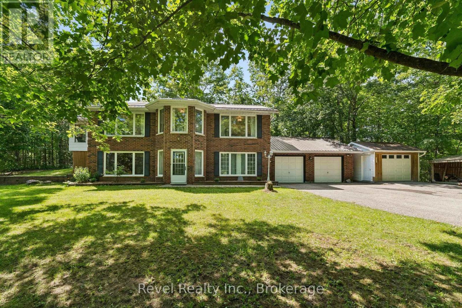 18 BESSIE AVENUE S - 1