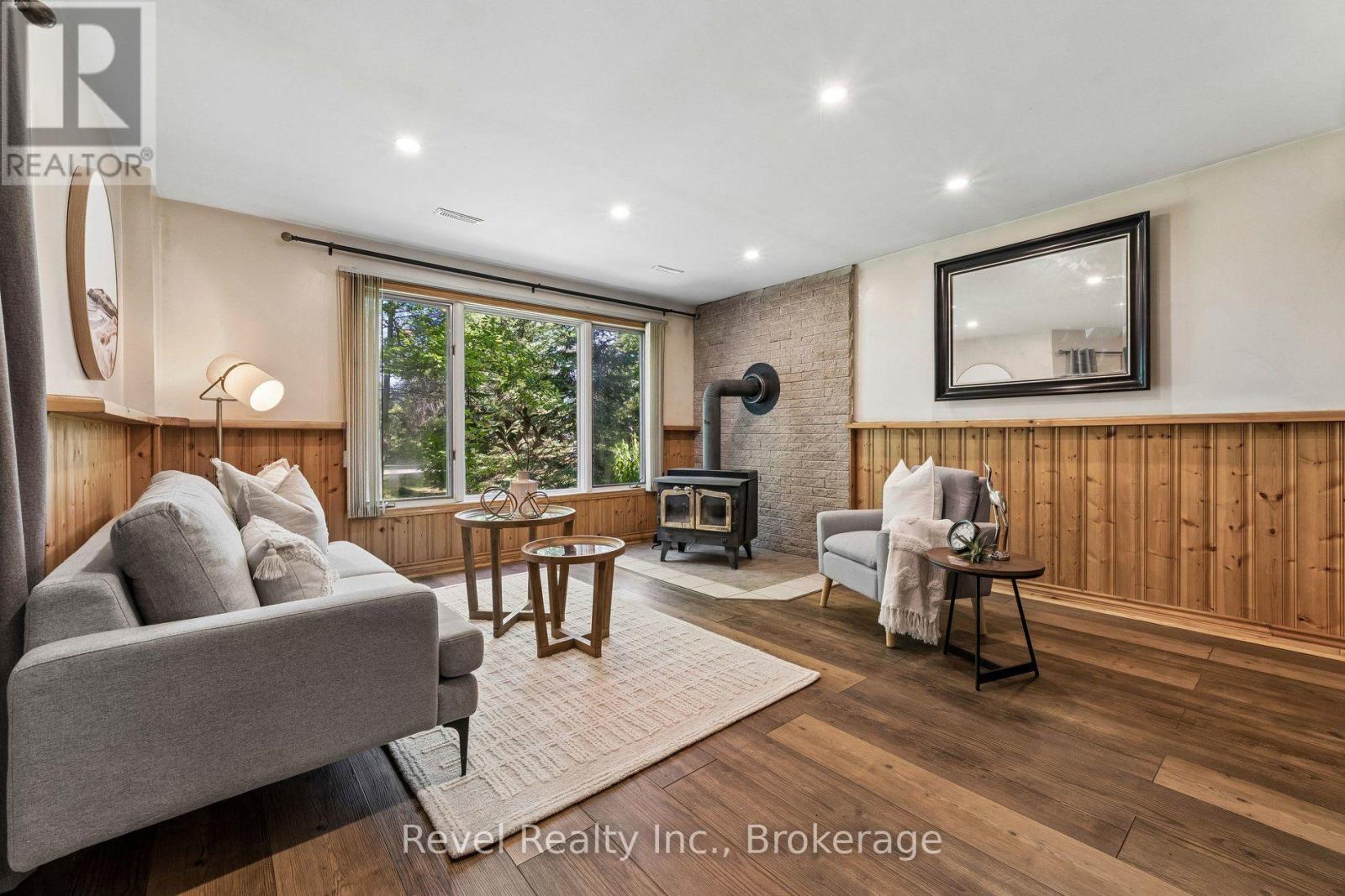18 BESSIE AVENUE S - 10
