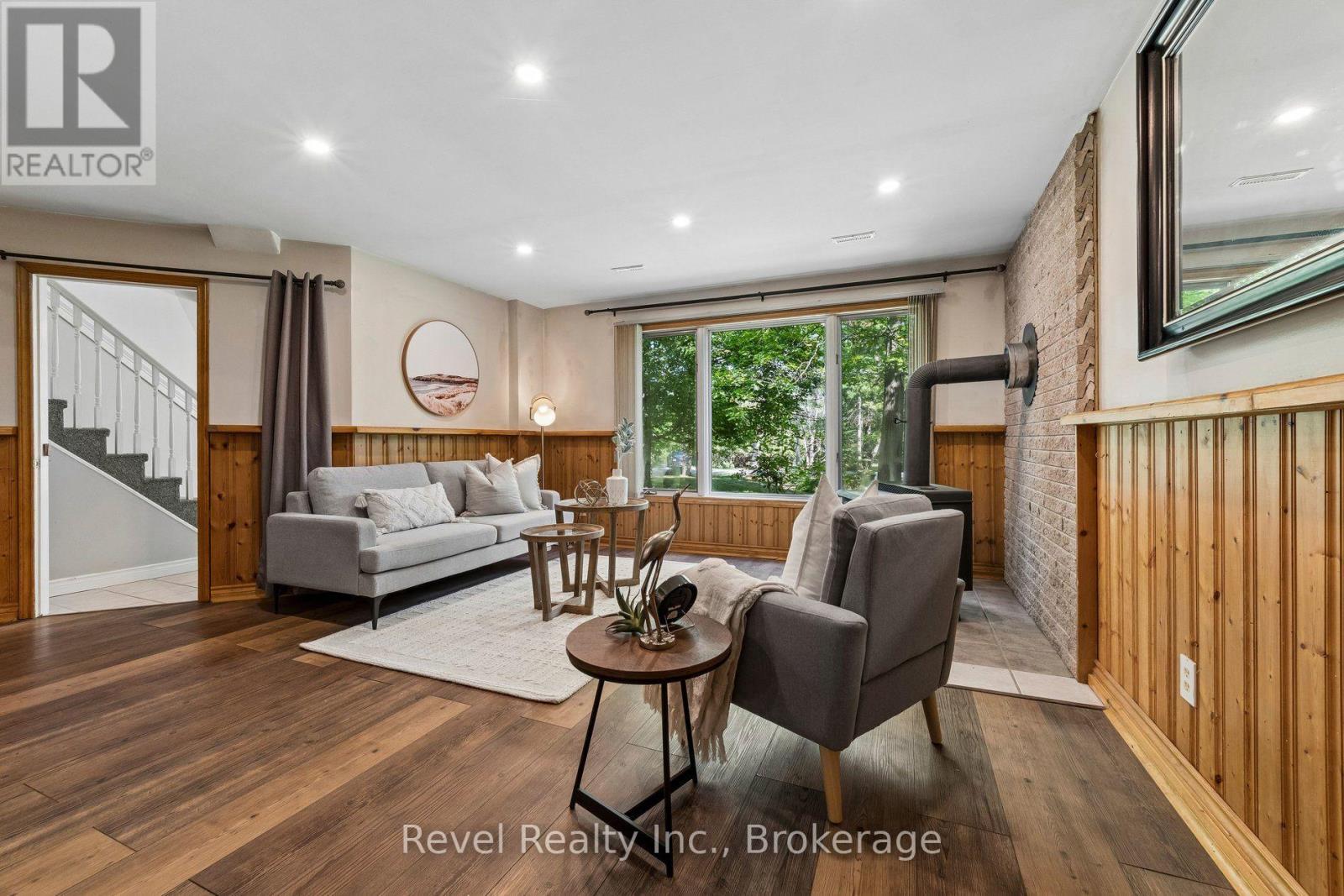 18 BESSIE AVENUE S - 11