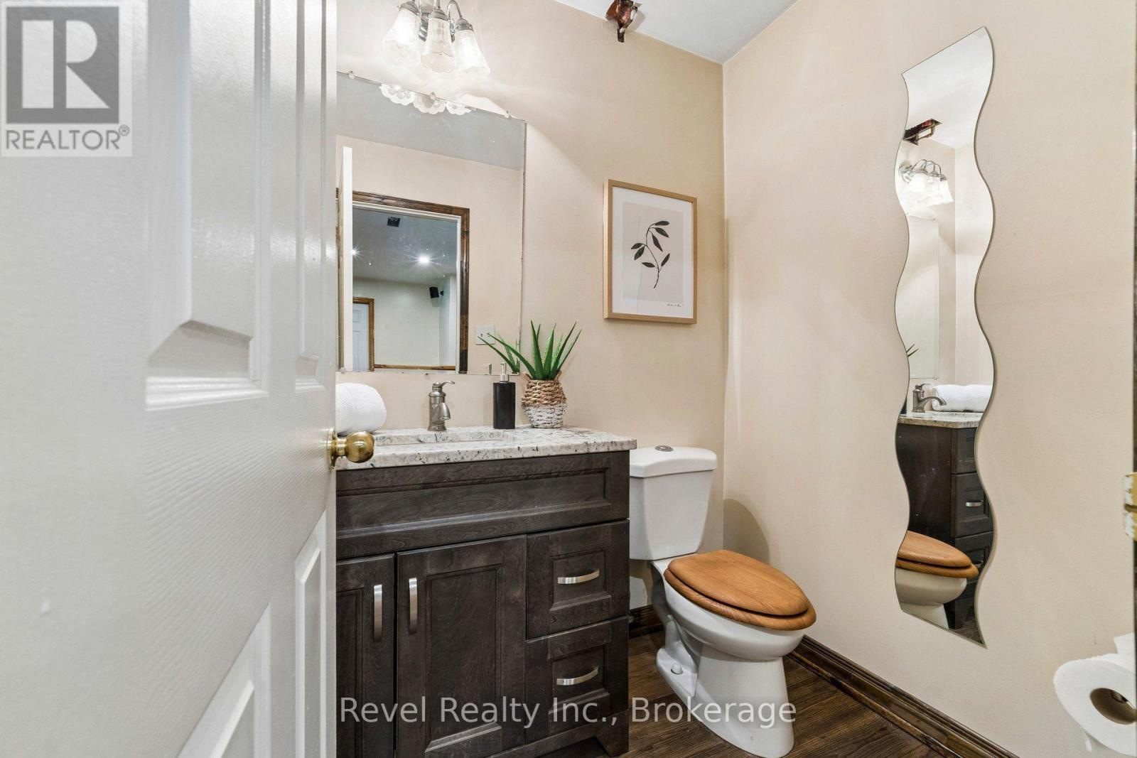 18 BESSIE AVENUE S - 13