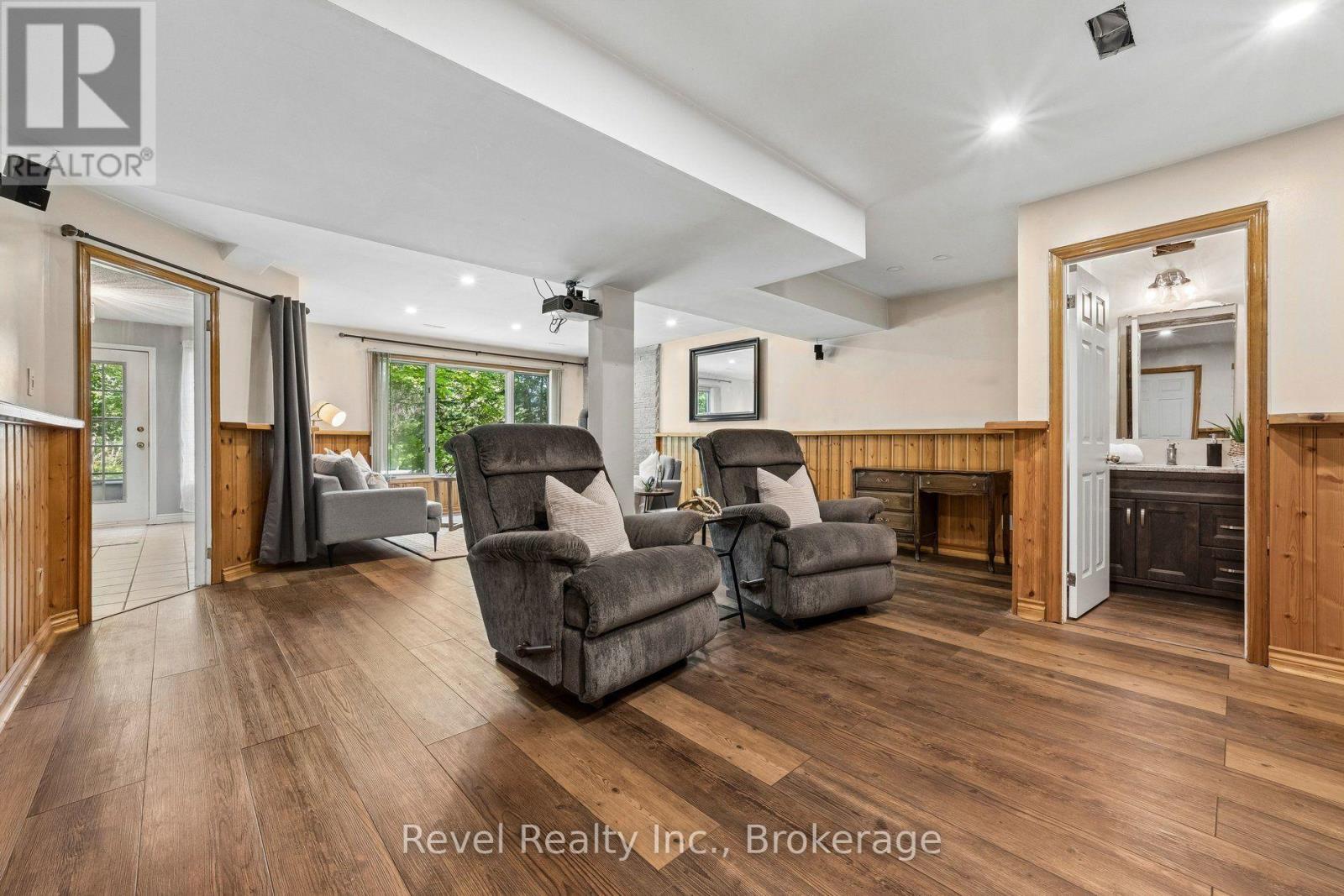 18 BESSIE AVENUE S - 14