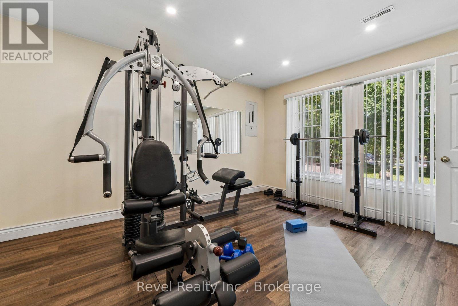18 BESSIE AVENUE S - 15