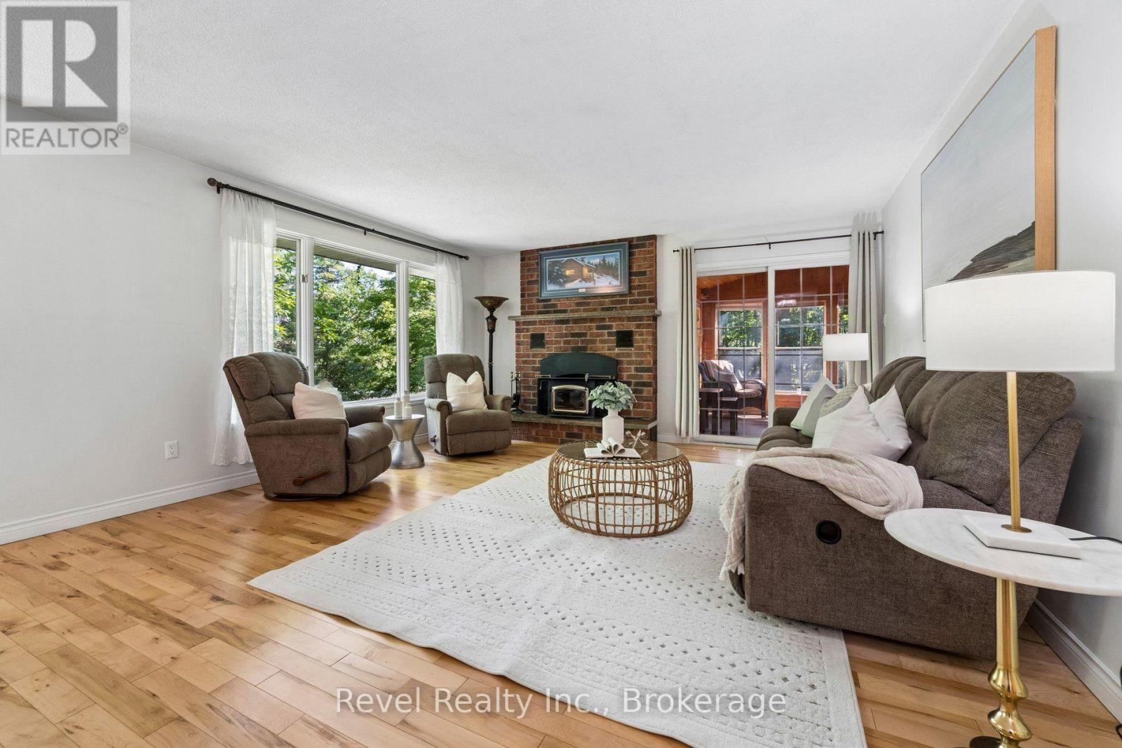 18 BESSIE AVENUE S - 16