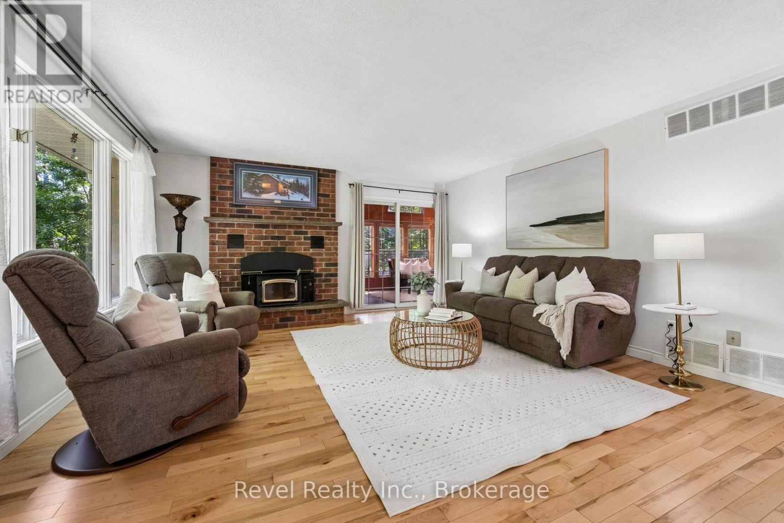 18 BESSIE AVENUE S - 17