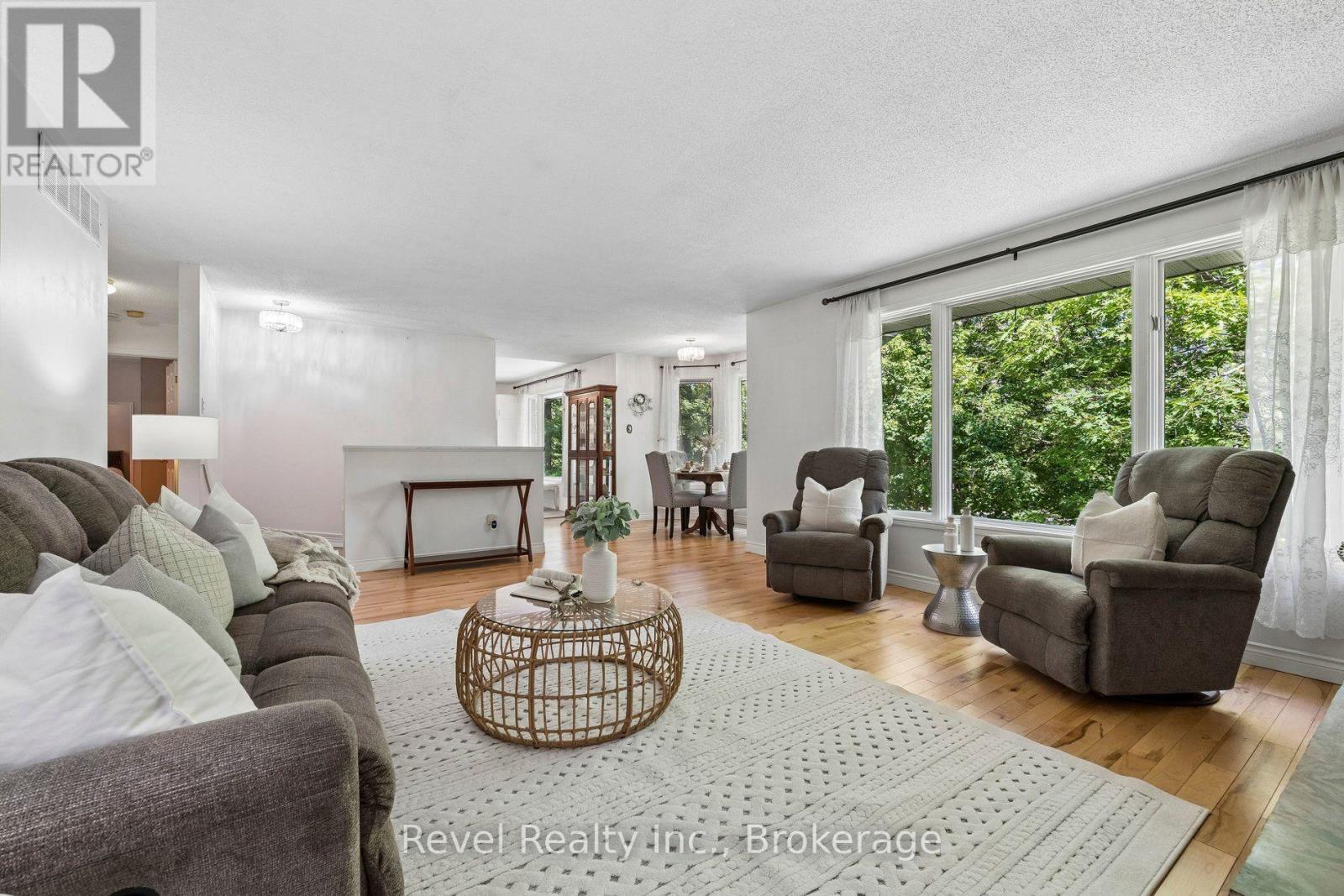 18 BESSIE AVENUE S - 18