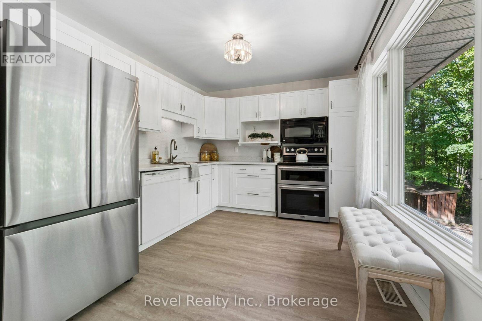 18 BESSIE AVENUE S - 20
