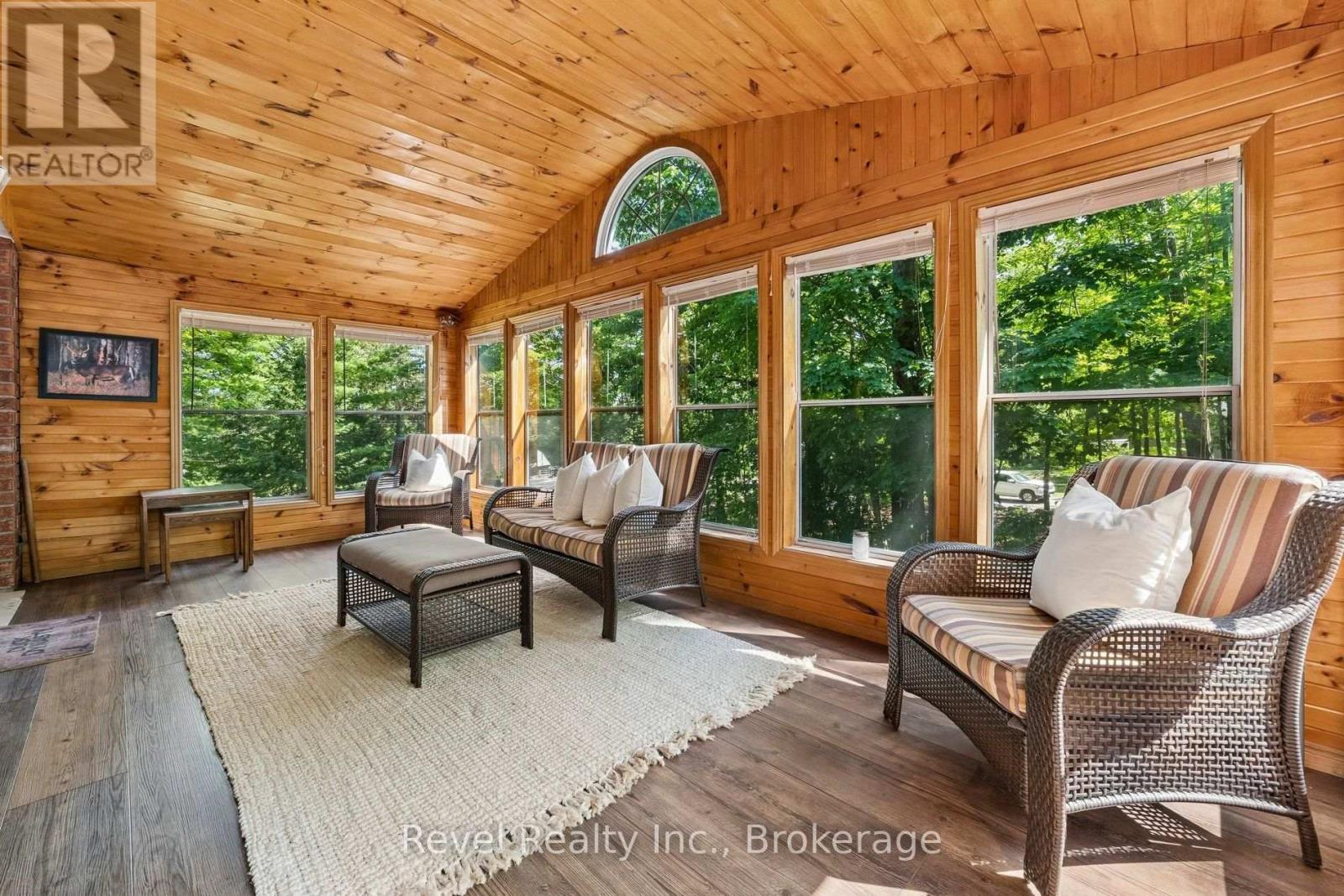 18 BESSIE AVENUE S - 25