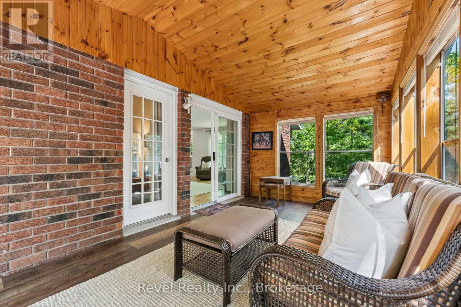 18 BESSIE AVENUE S - 27