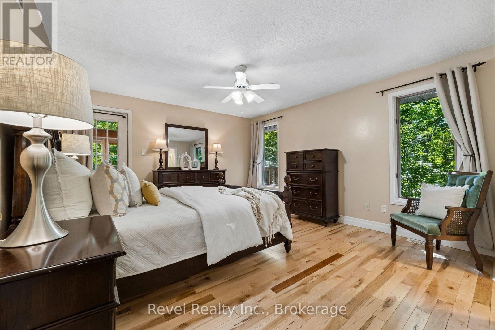 18 BESSIE AVENUE S - 28