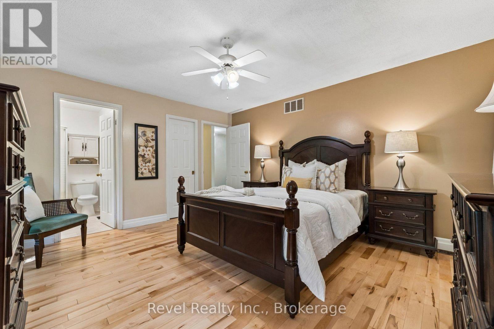 18 BESSIE AVENUE S - 29
