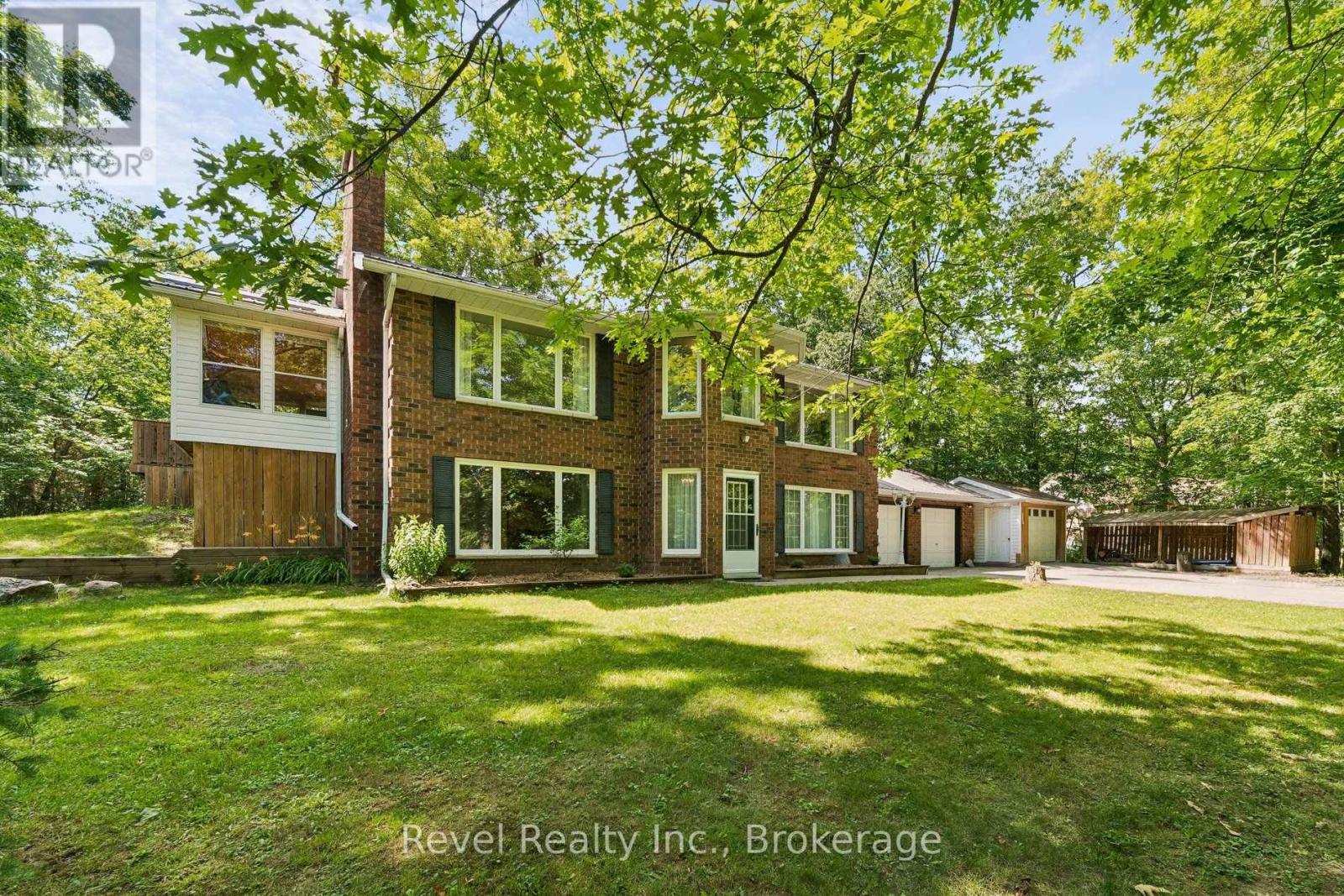 18 BESSIE AVENUE S - 3