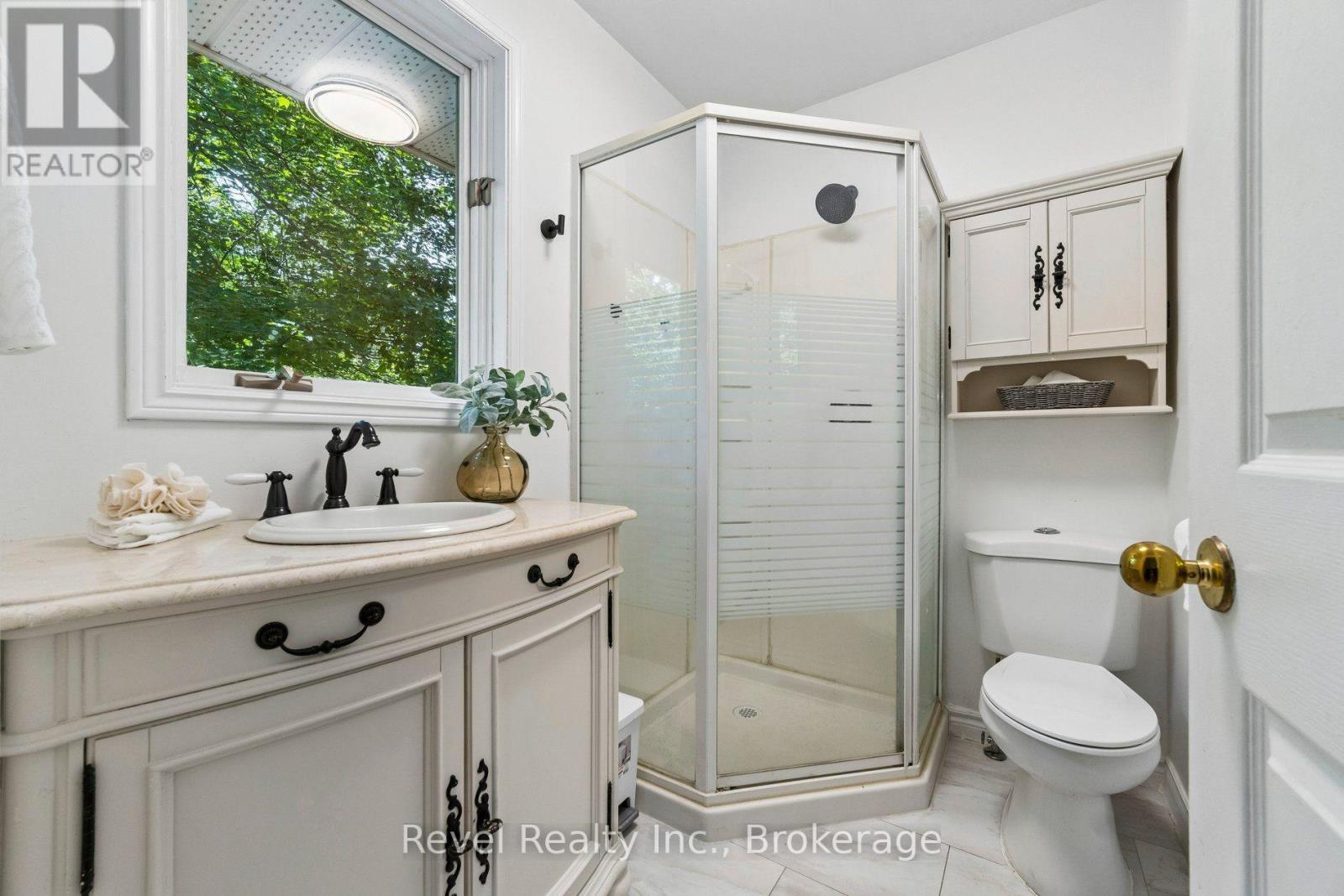 18 BESSIE AVENUE S - 30