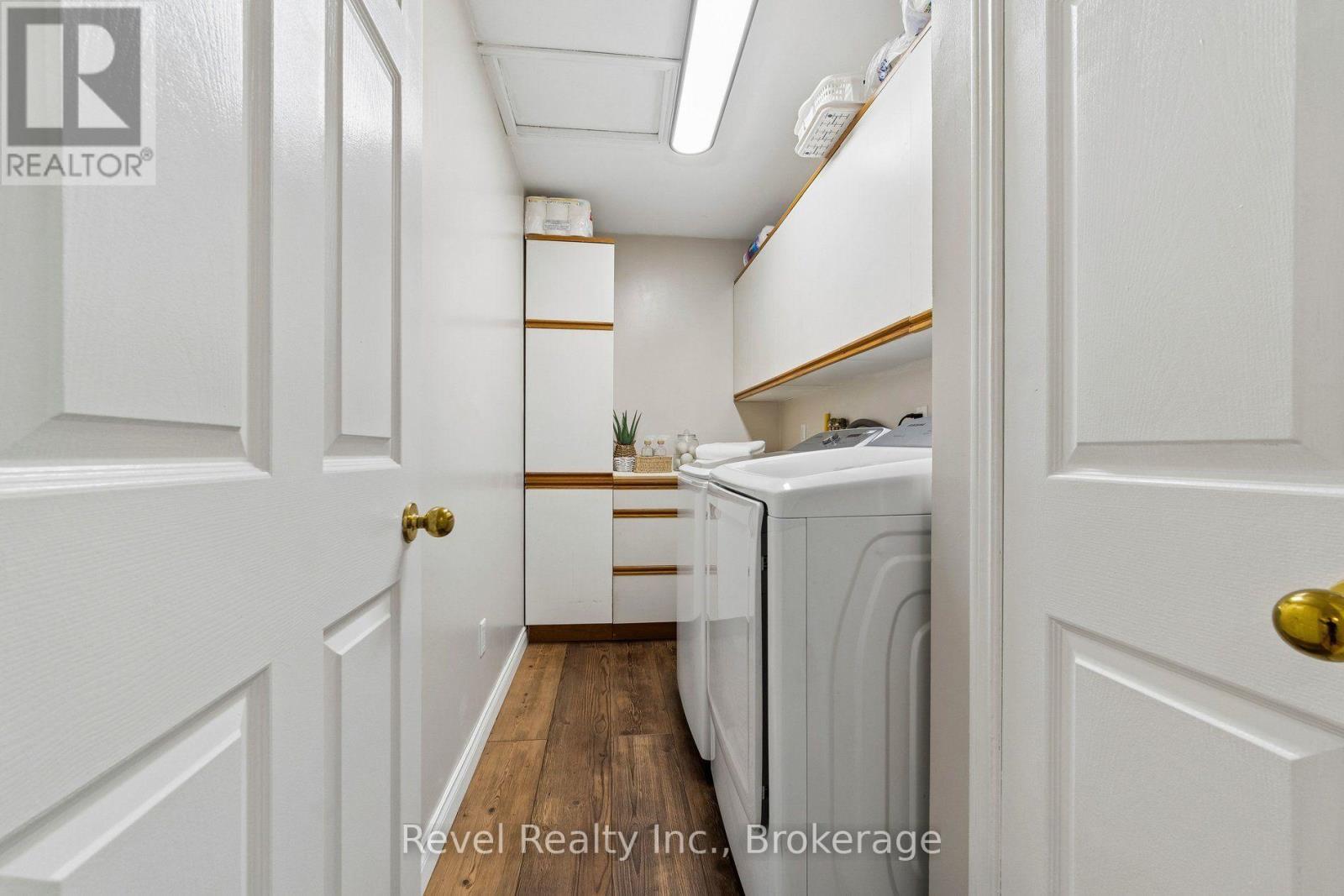 18 BESSIE AVENUE S - 31