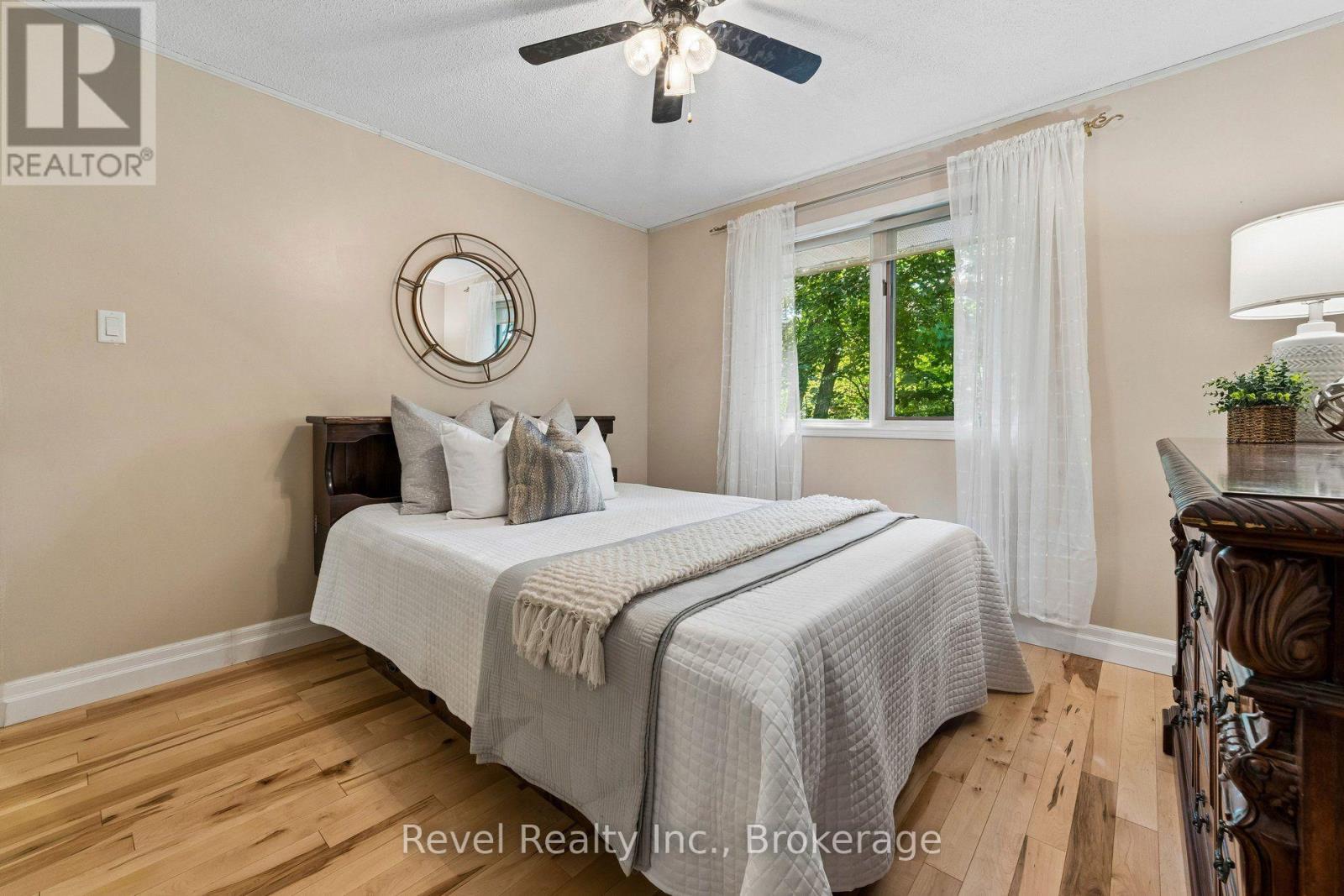 18 BESSIE AVENUE S - 33