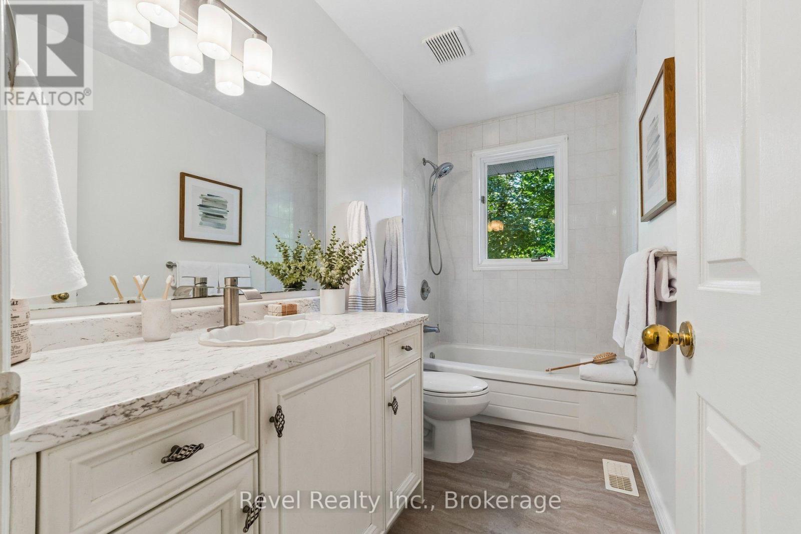 18 BESSIE AVENUE S - 34