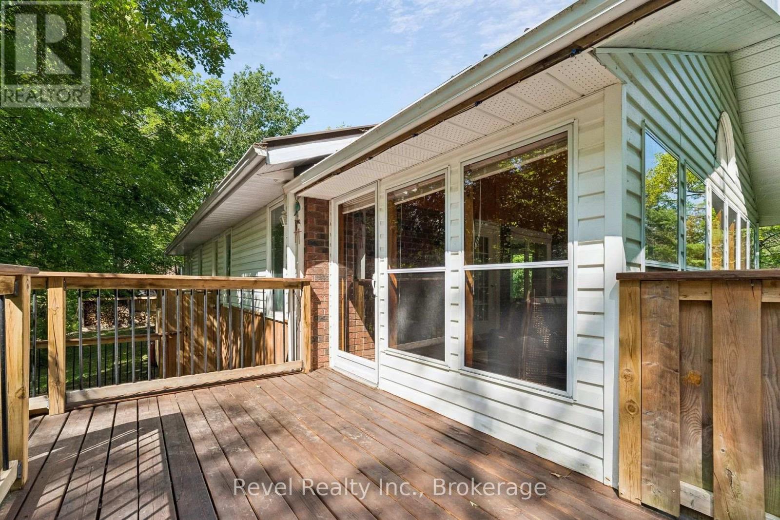 18 BESSIE AVENUE S - 36