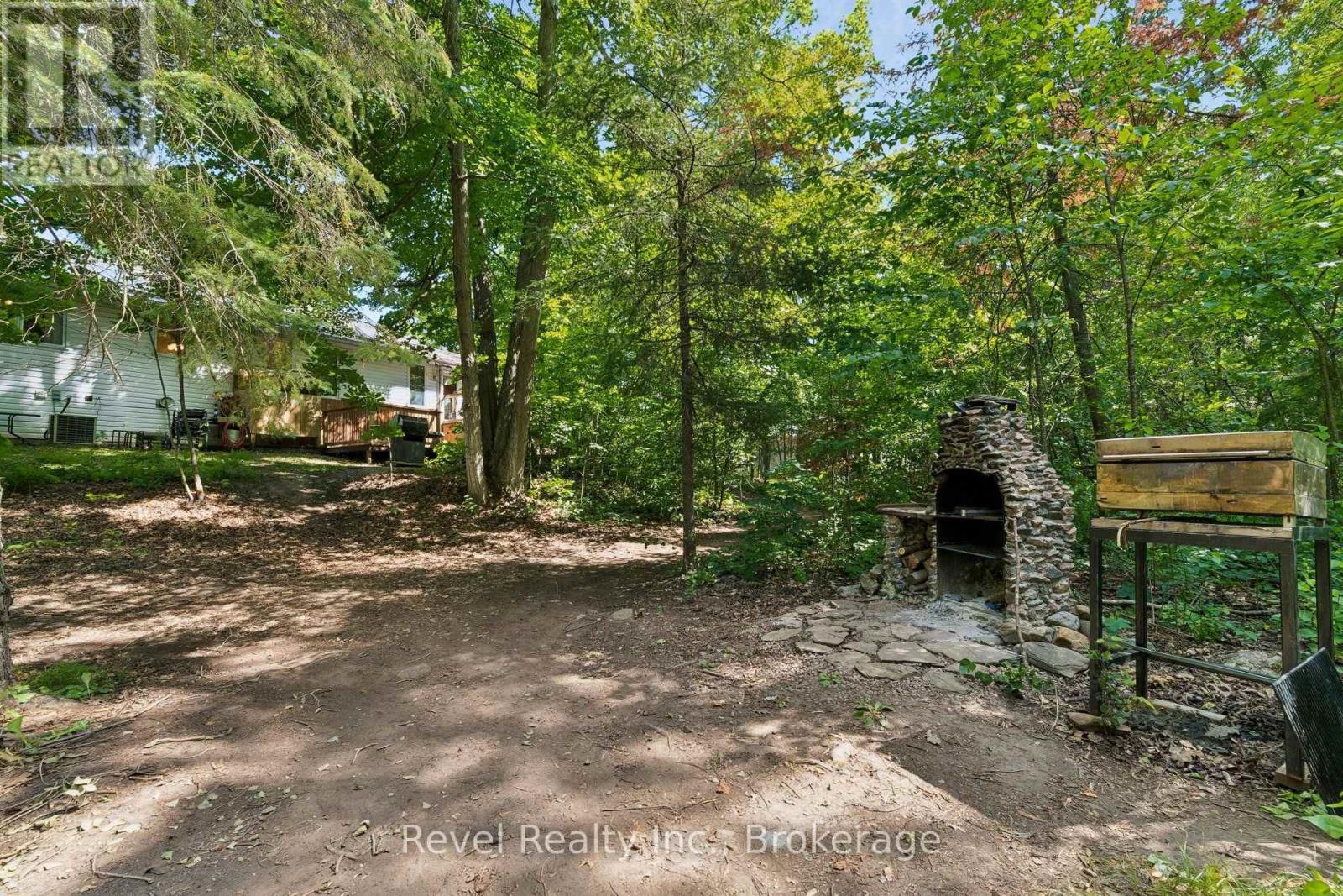 18 BESSIE AVENUE S - 40