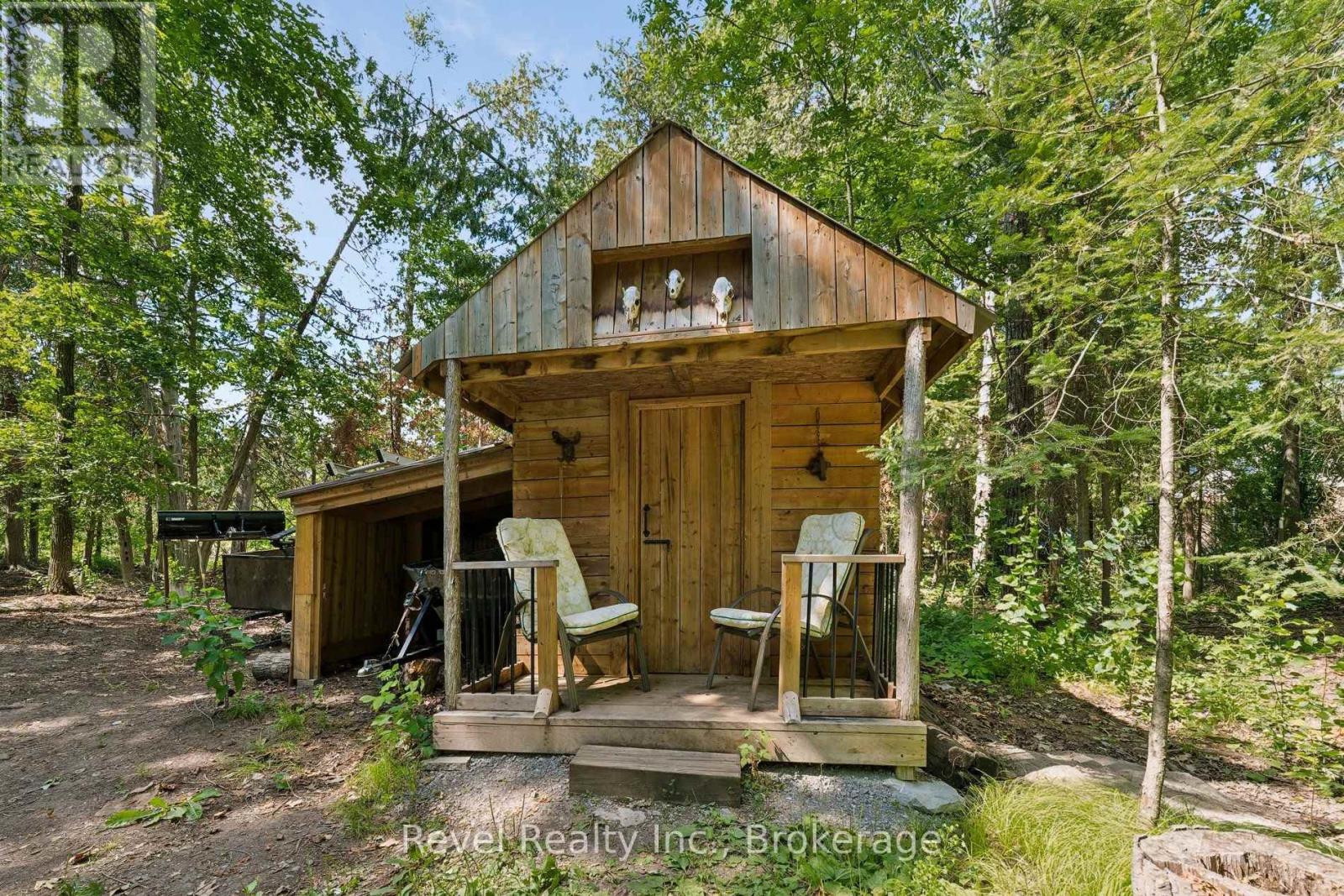18 BESSIE AVENUE S - 43
