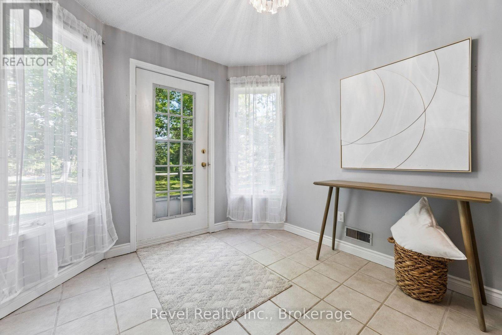 18 BESSIE AVENUE S - 7