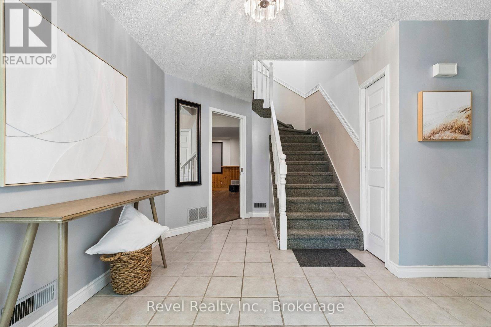 18 BESSIE AVENUE S - 8