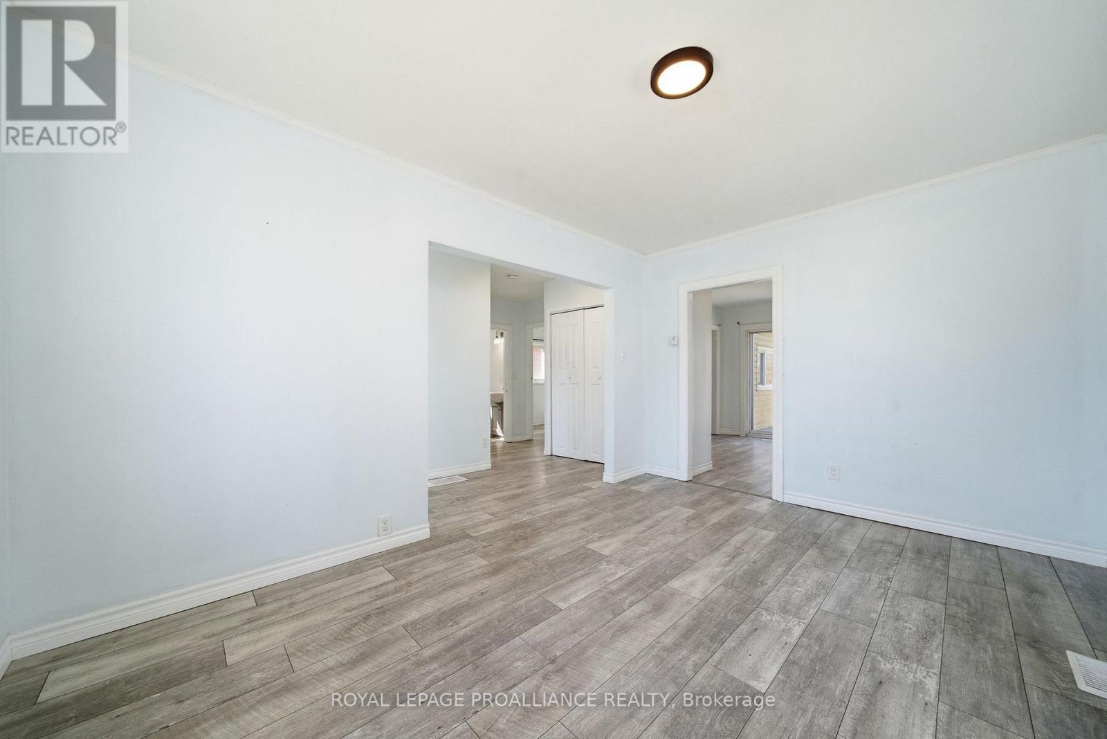 38 OAK STREET - 12