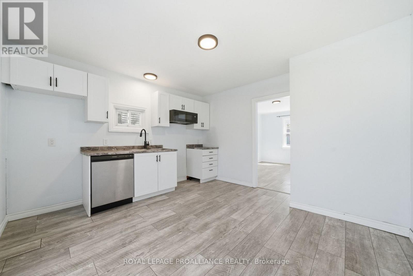38 OAK STREET - 14