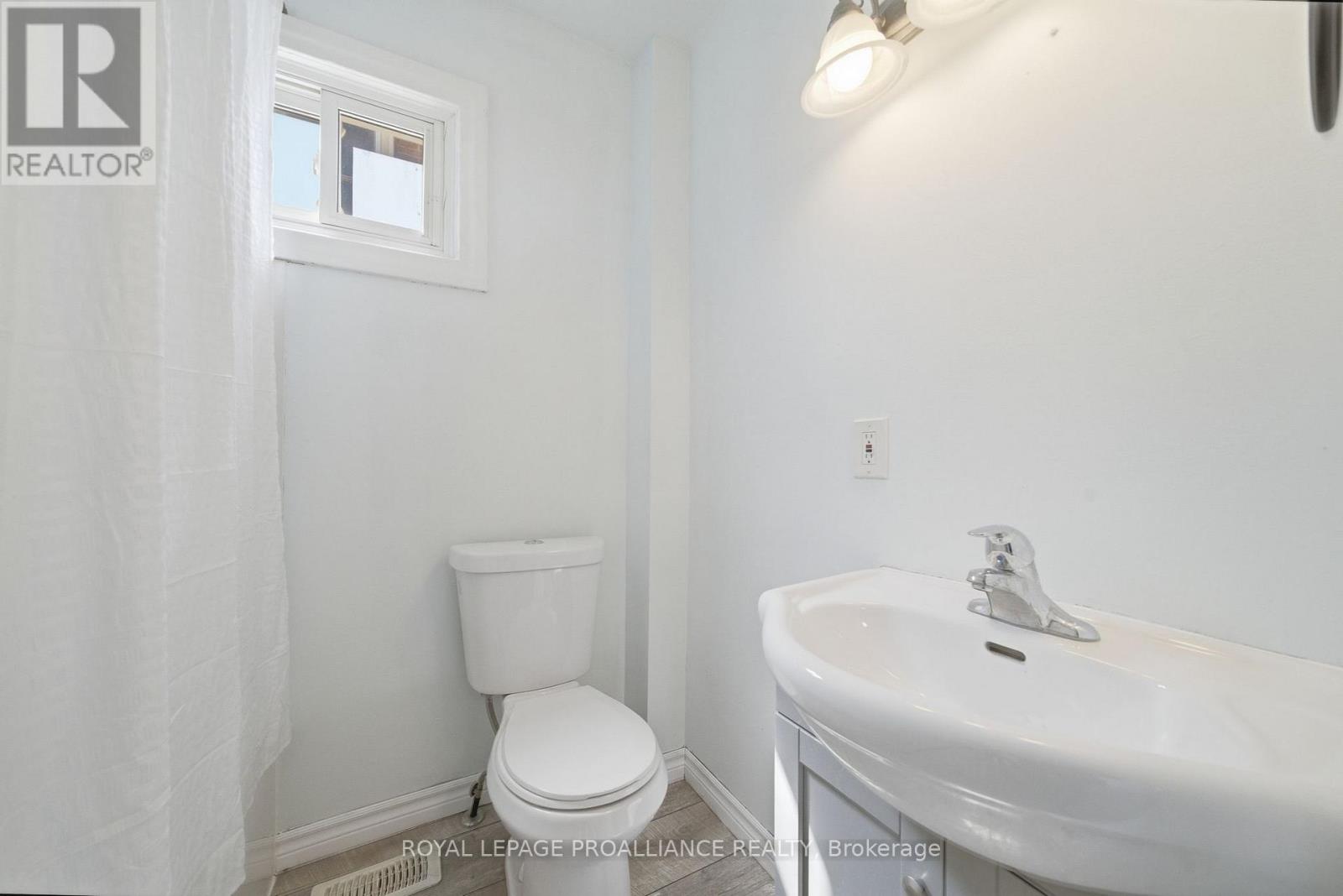 38 OAK STREET - 22