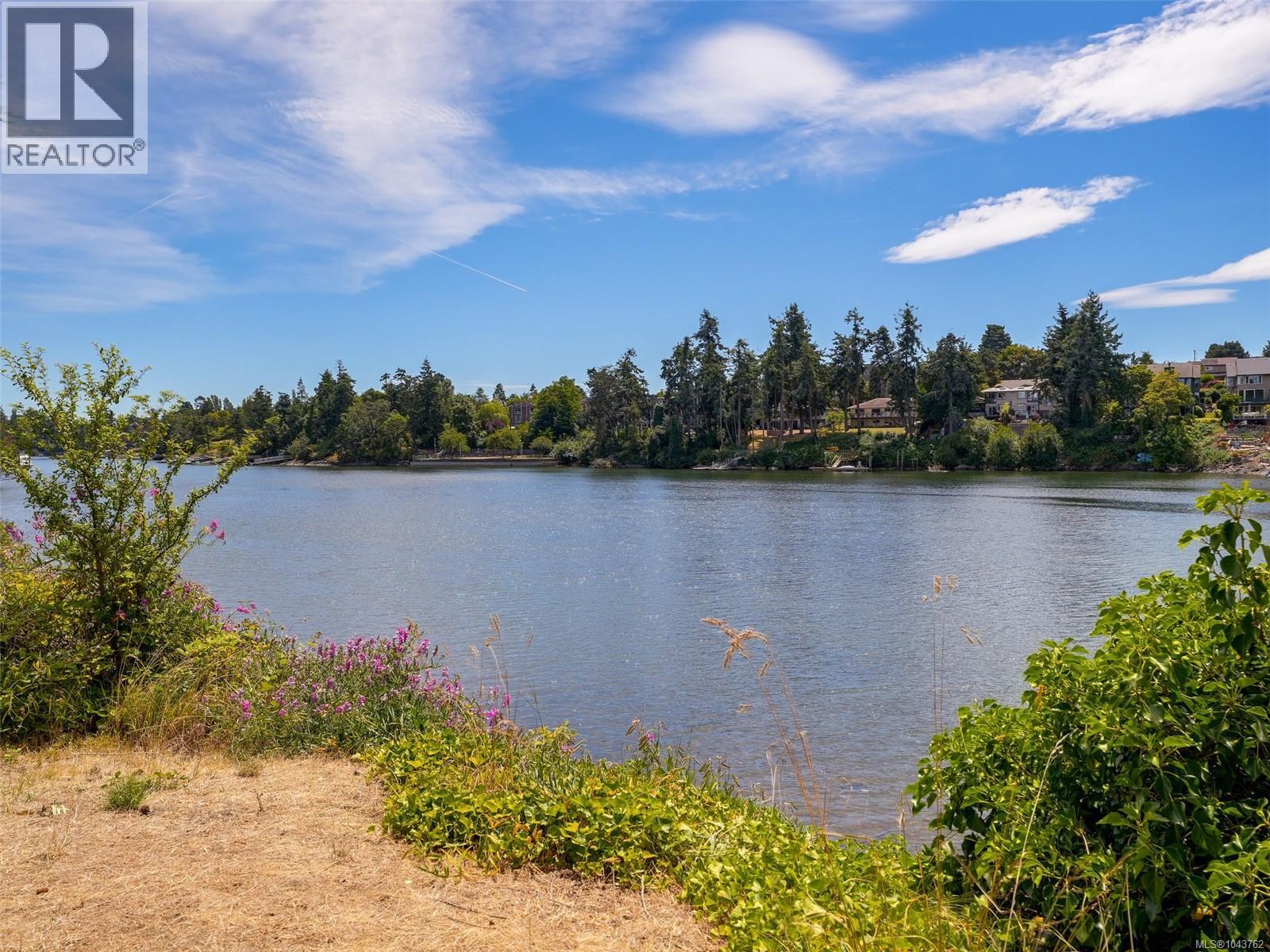 410 69 Gorge Road West, Saanich