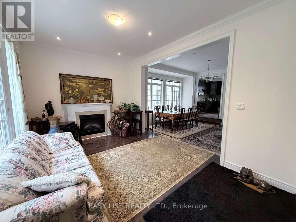 28 UPPER DUKE CRESCENT - 4