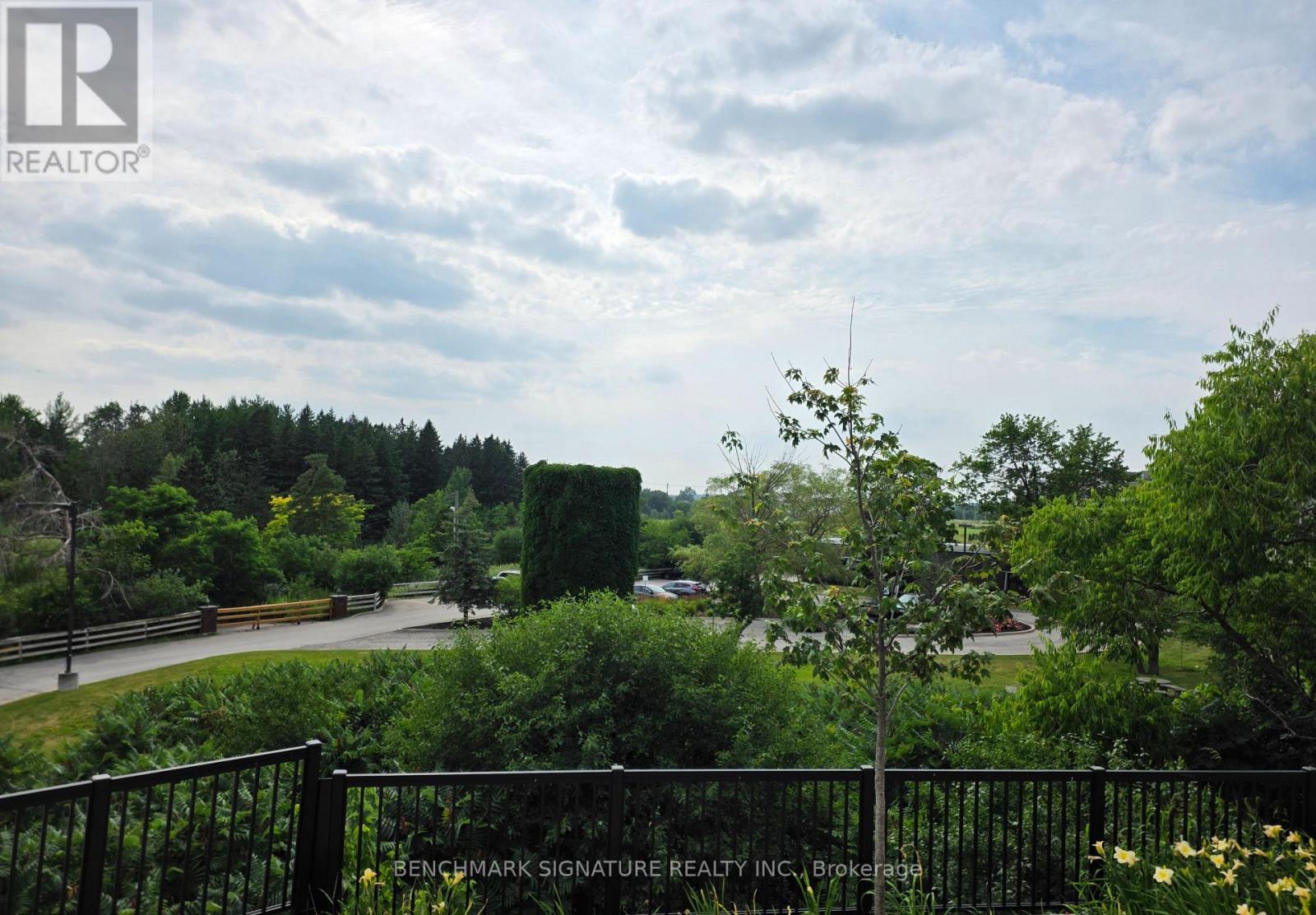 Listing photo of 113 - 10 STECKLEY HOUSE LANE E