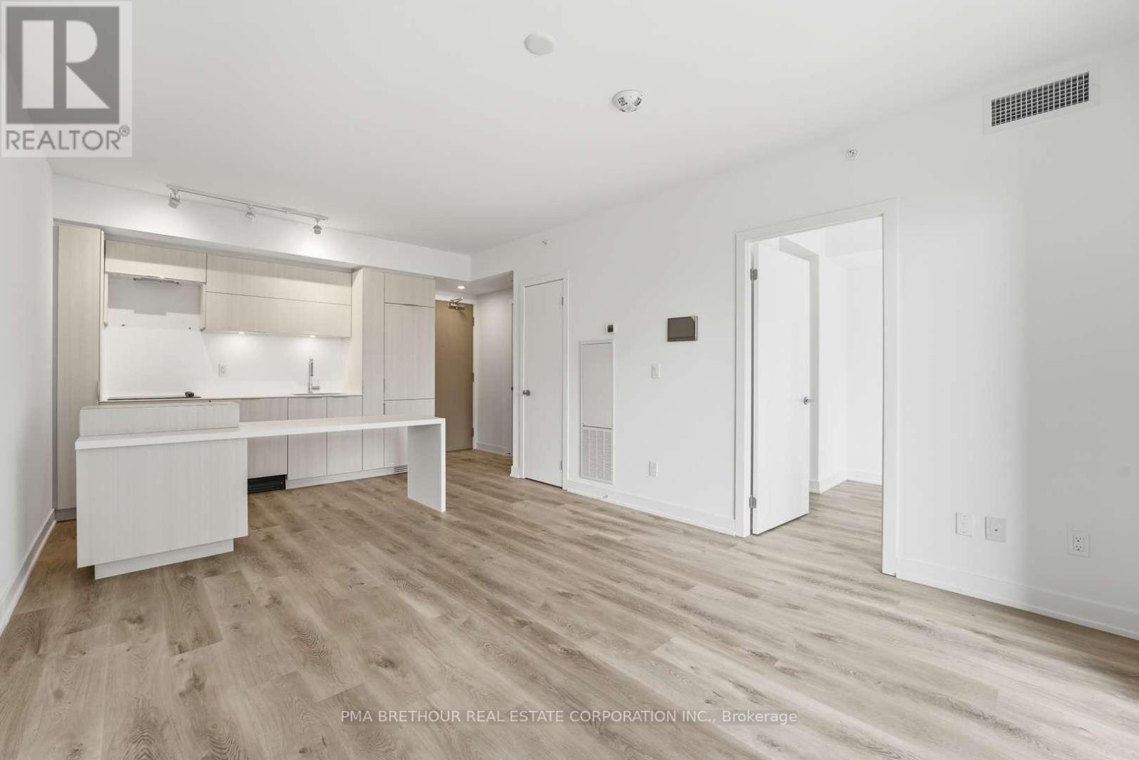 #909 370 MARTHA STREET - Image 6