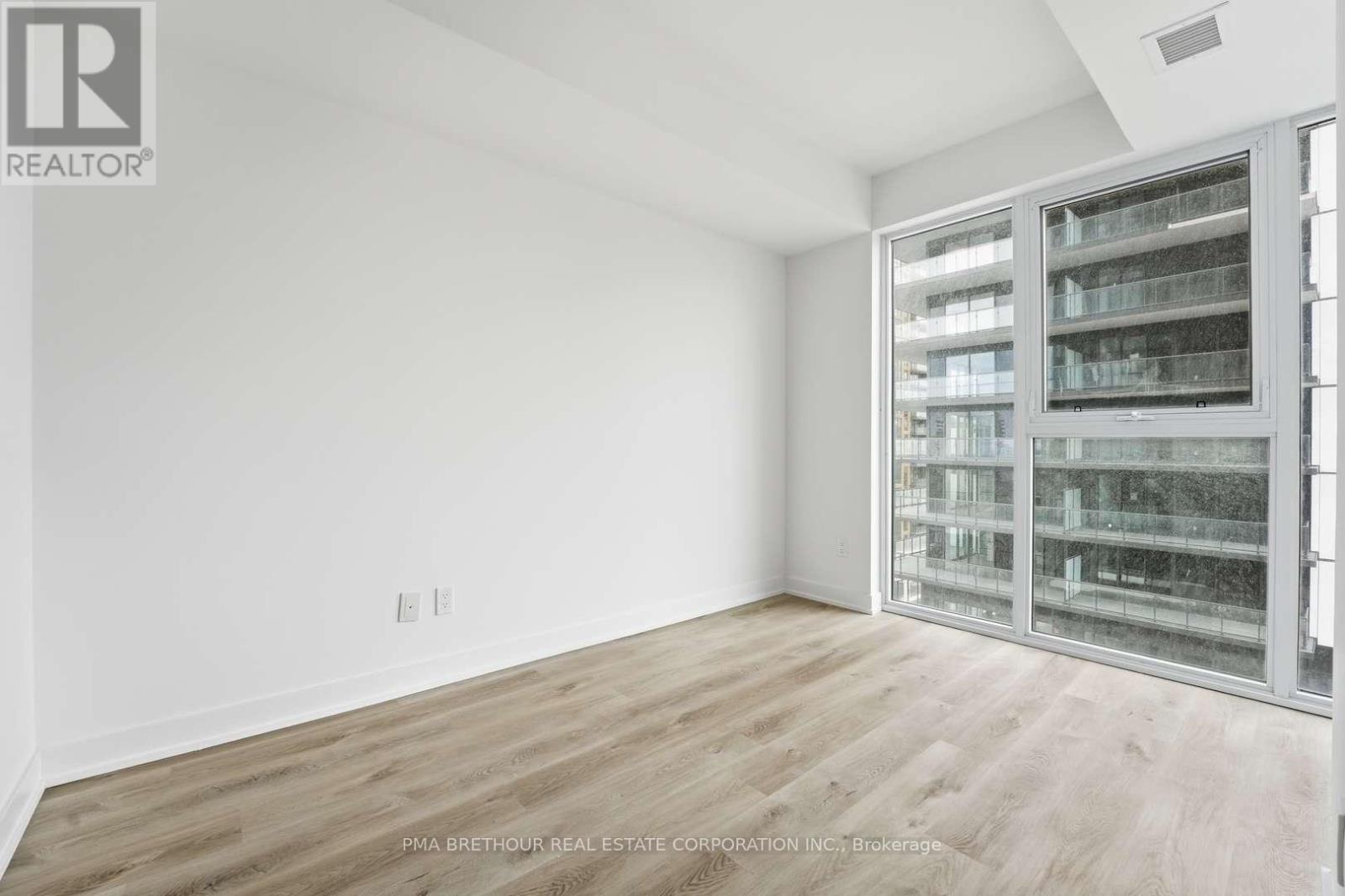#909 370 MARTHA STREET - Image 8